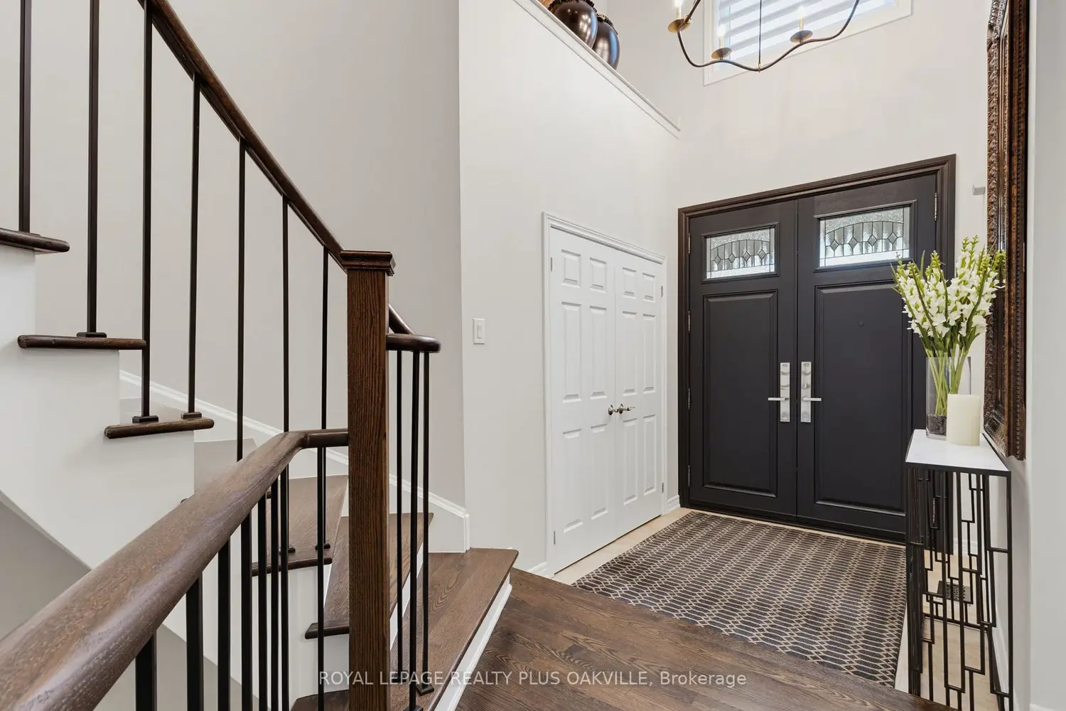 2444 Valleyridge Drive photo 5