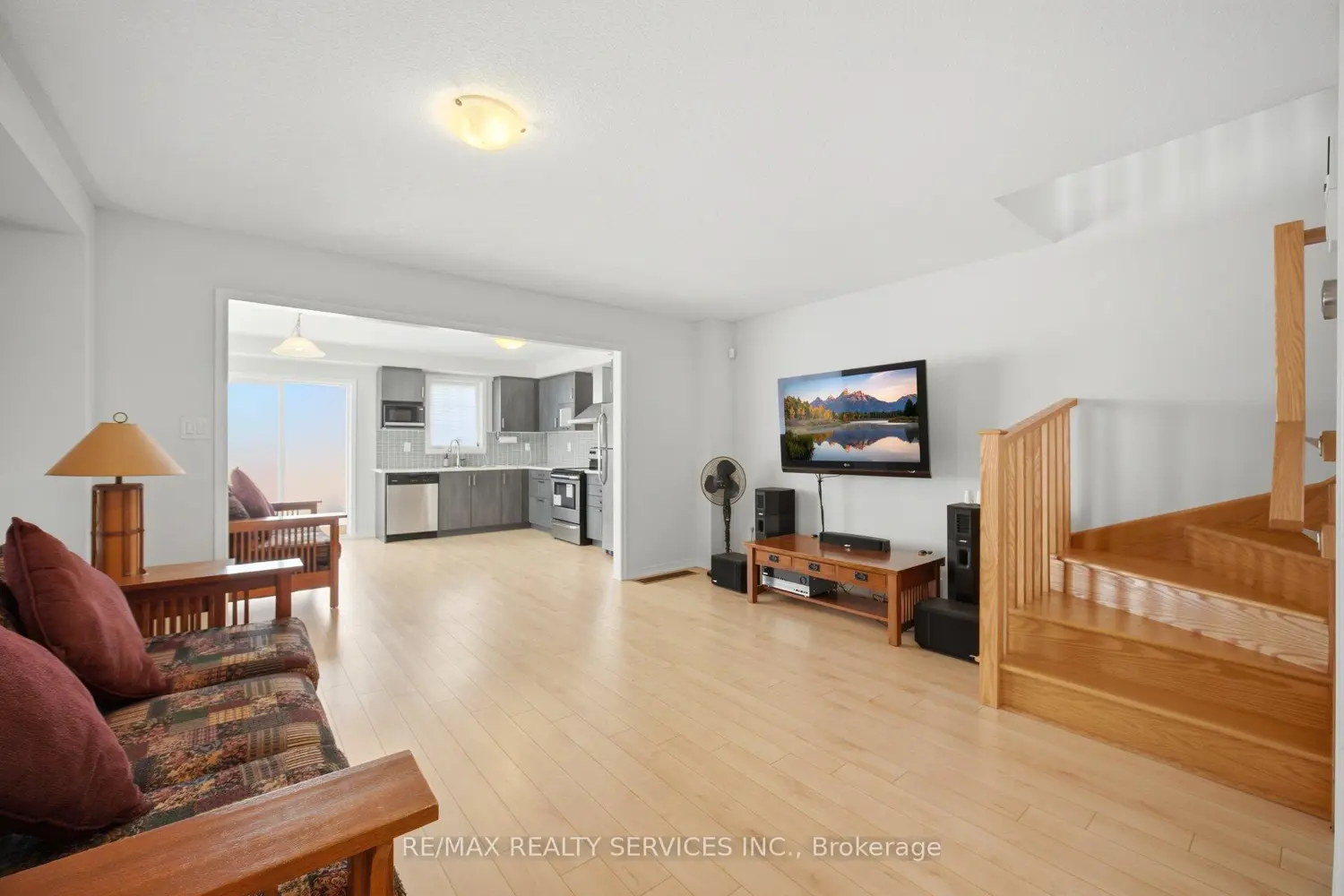 144 Baffin Crescent photo 4