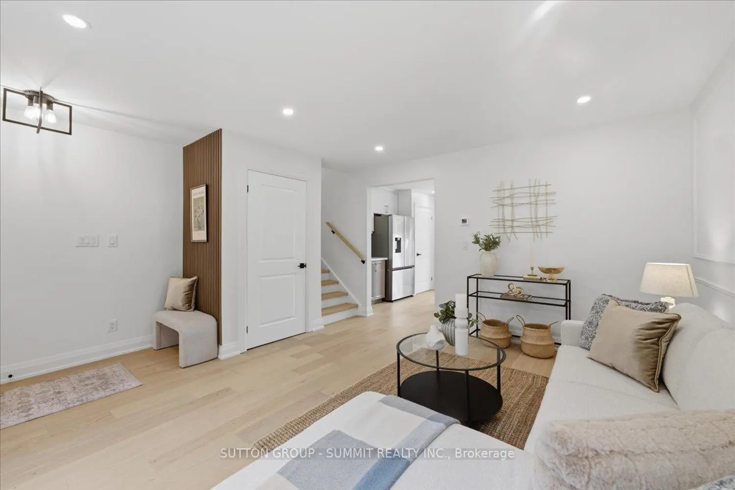 60 Nethercott Drive photo 4