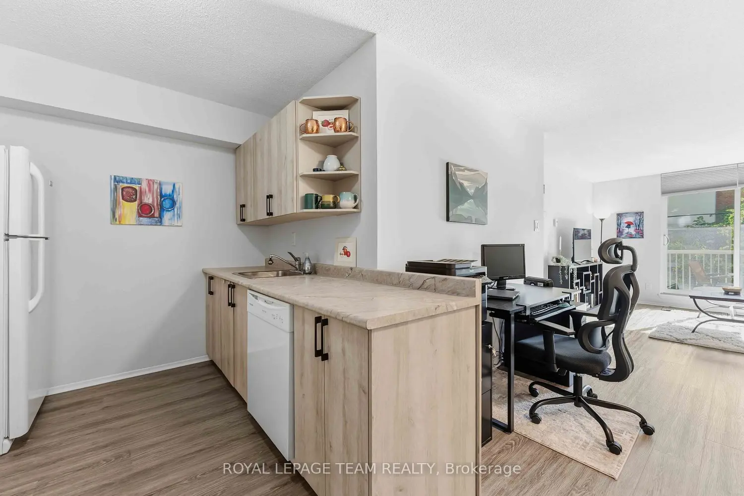 110 Forward Avenue 203 photo 3