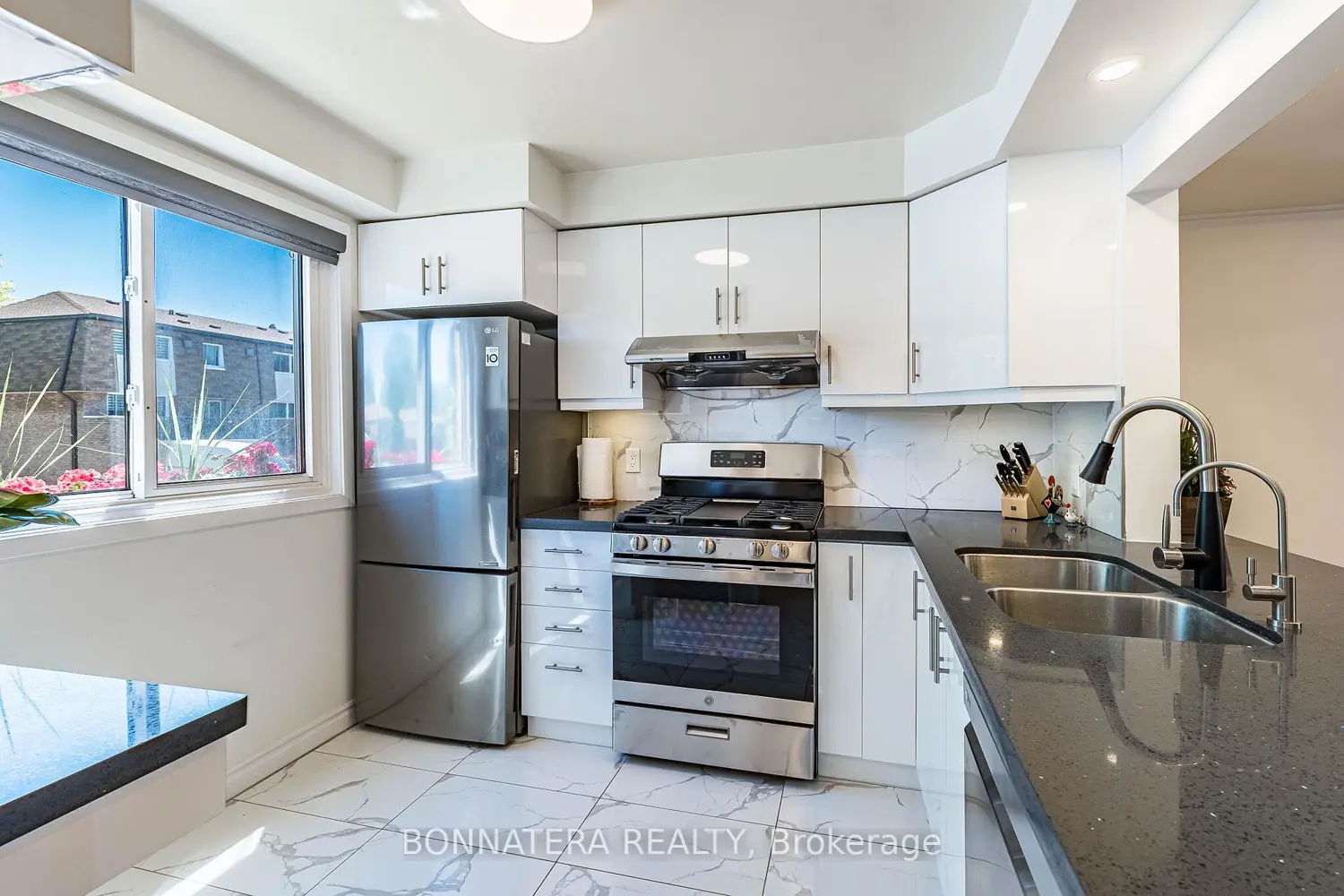 2097 Marine Drive photo 3