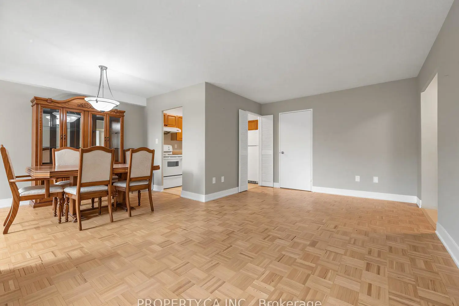 10 Edgecliff Golfway 708 photo 4