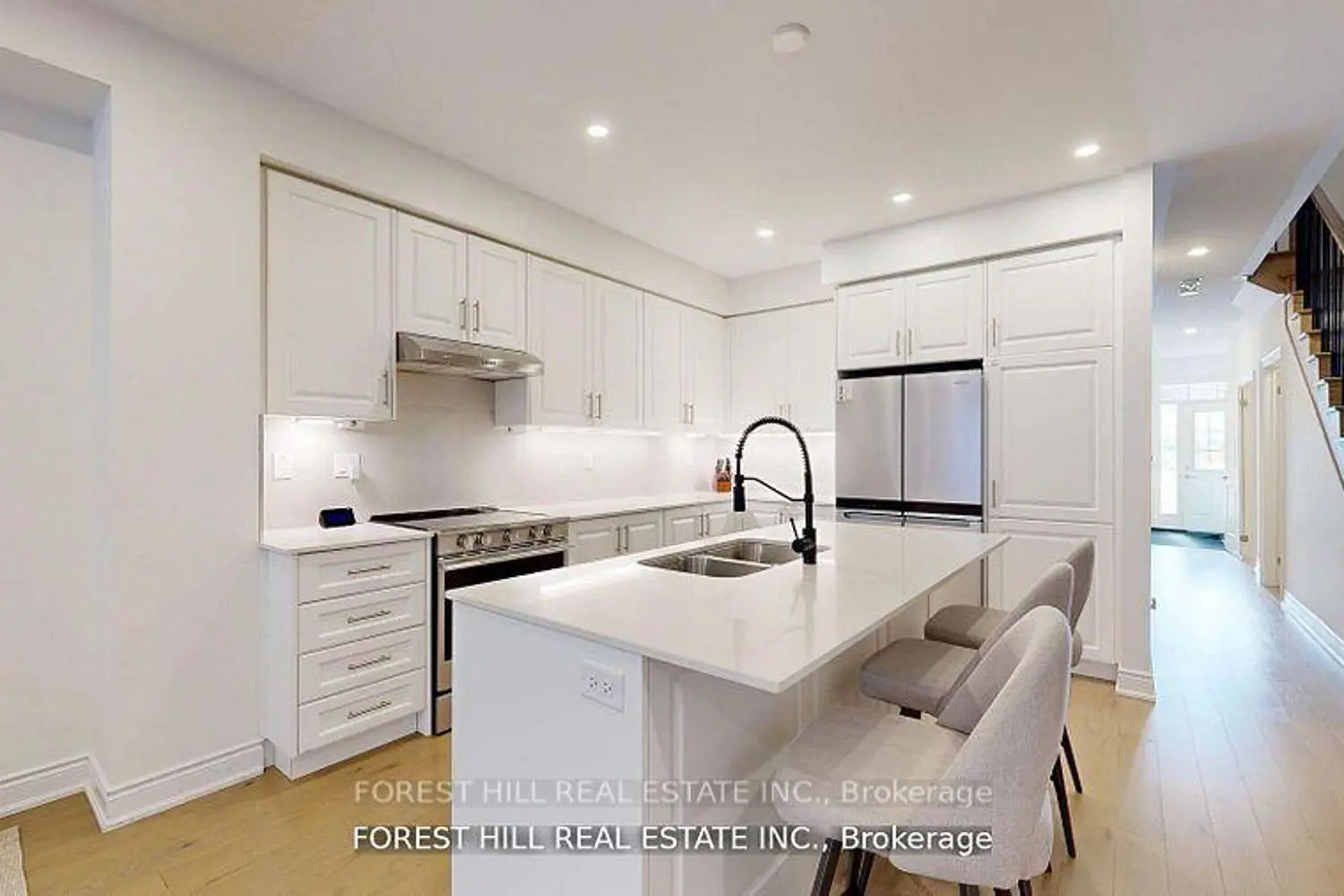 54 Montrose Boulevard photo 2