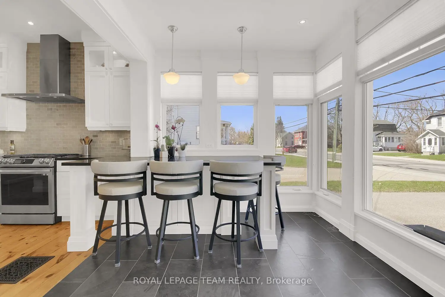 154 Lake Avenue photo 2