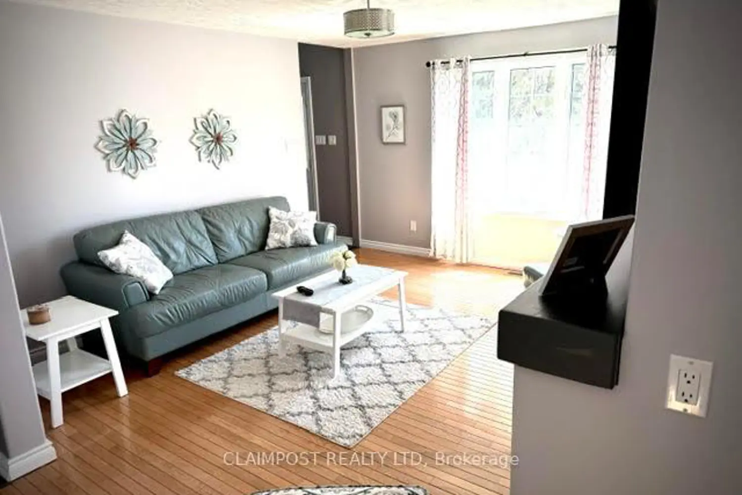 690 Howard Avenue photo 3