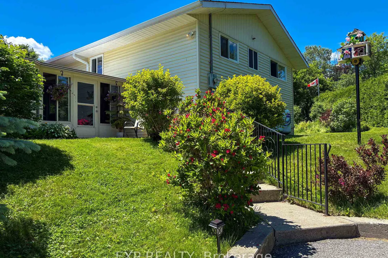 500 Maloney Road photo 2