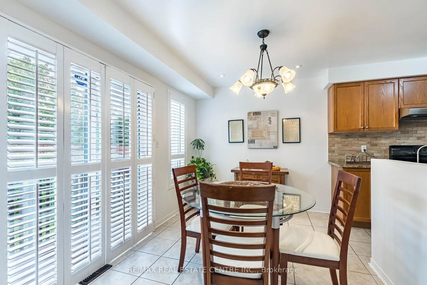 4322 Goldenrod Crescent