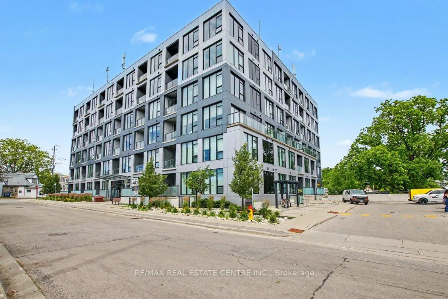 690 King Street 101 photo 4