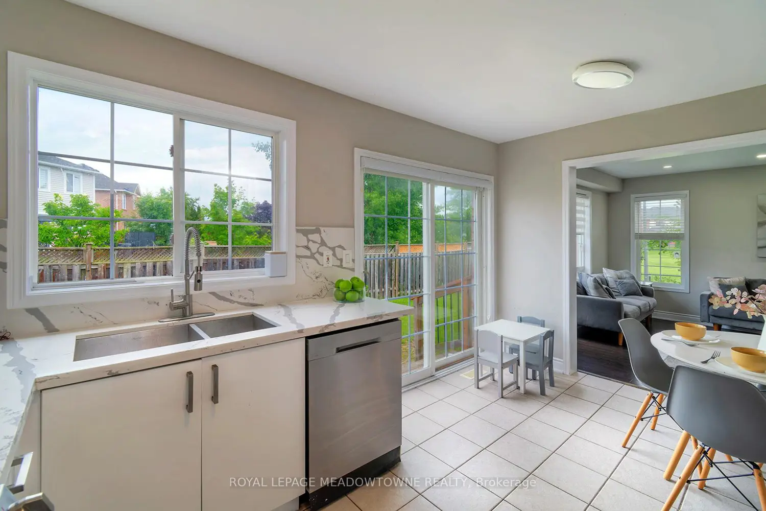 774 Irving Terrace photo 4