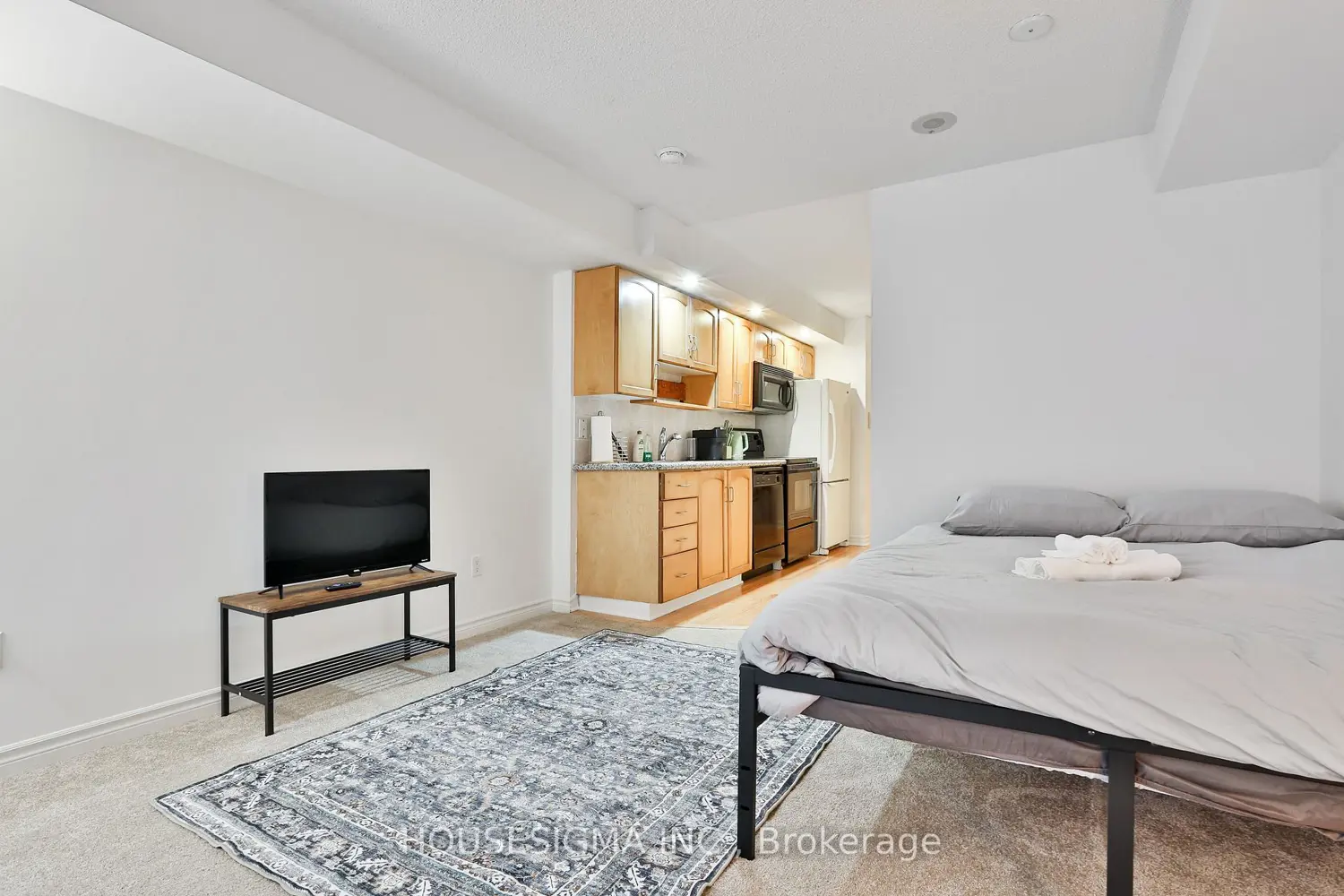 270 Wellington St Street 222