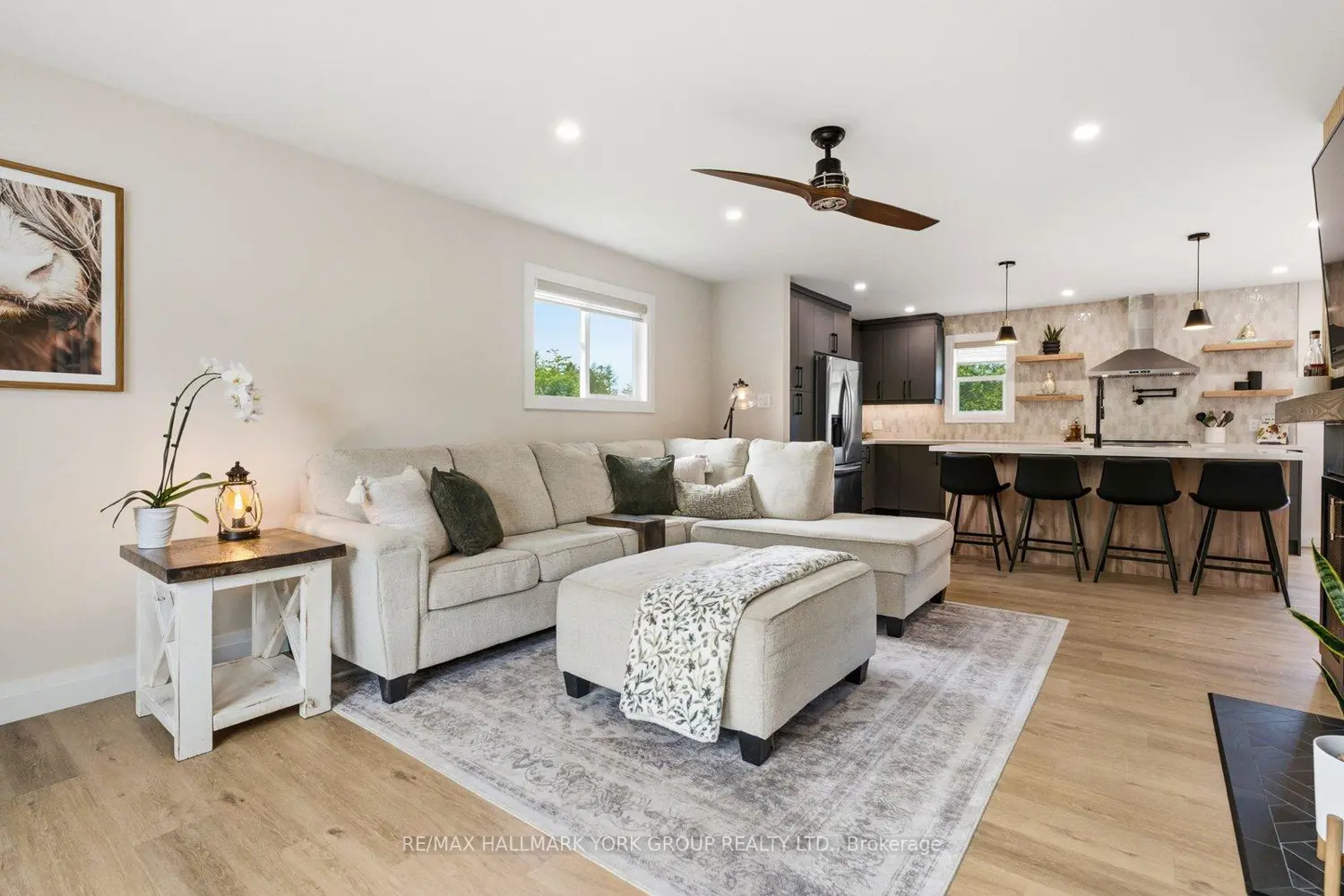 54 Twmarc Avenue photo 2