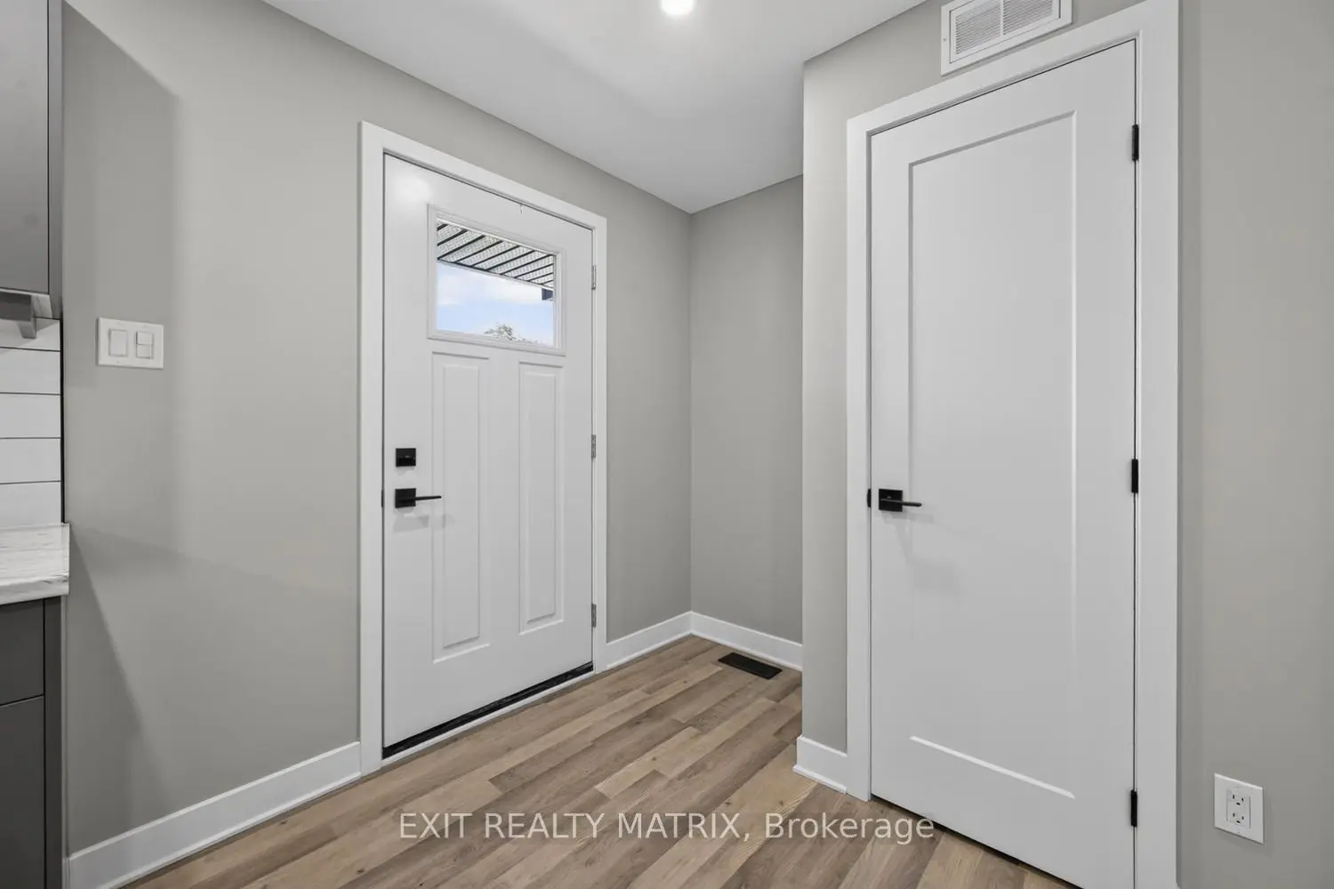 3297 Wayne Street photo 2