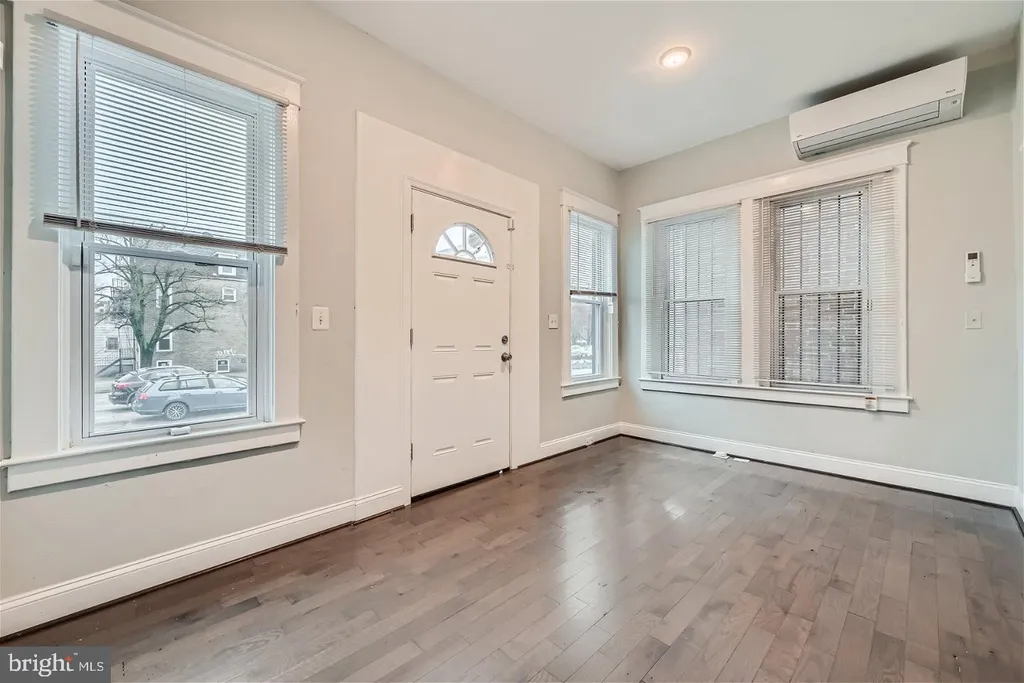204 E 25th Street, Baltimore, MD 21218 photo 4