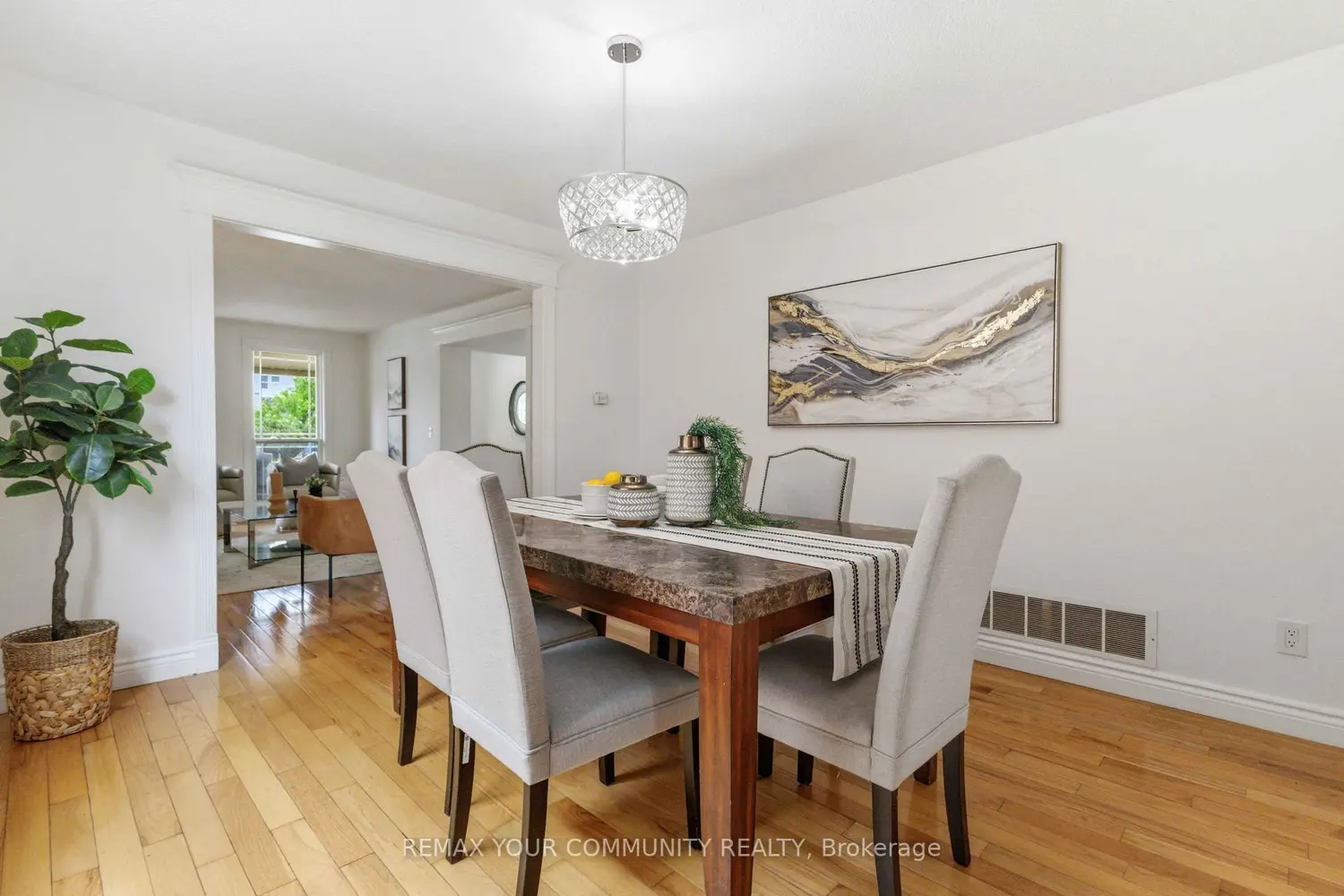 1554 Saugeen Drive photo 5