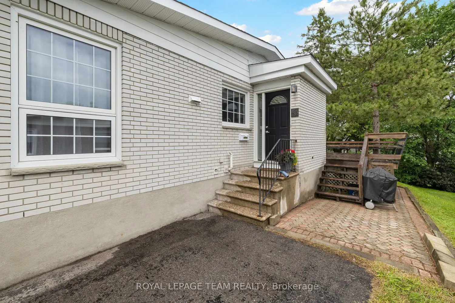 40 Woodmount Crescent photo 3