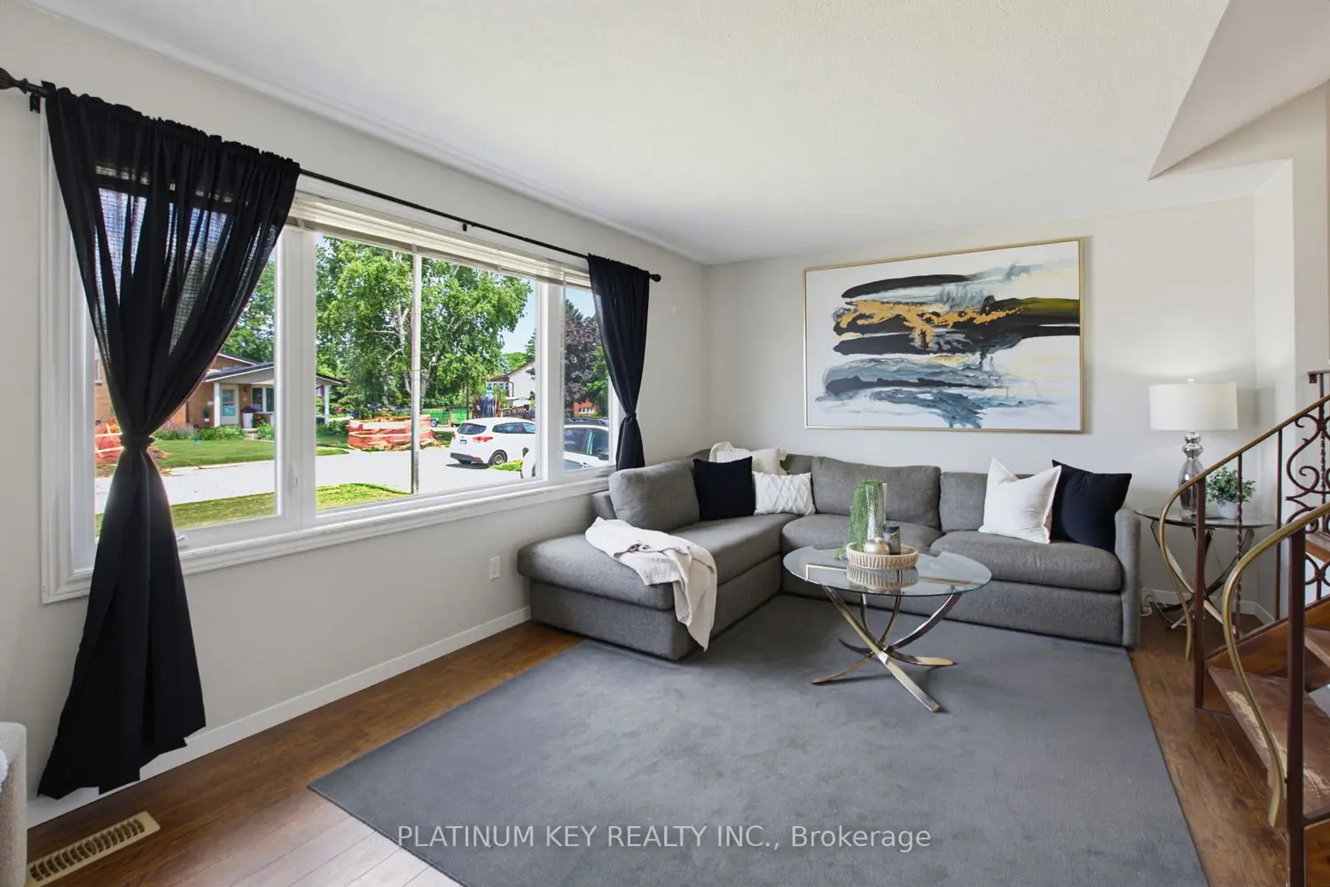 16 Sharpe Drive photo 3