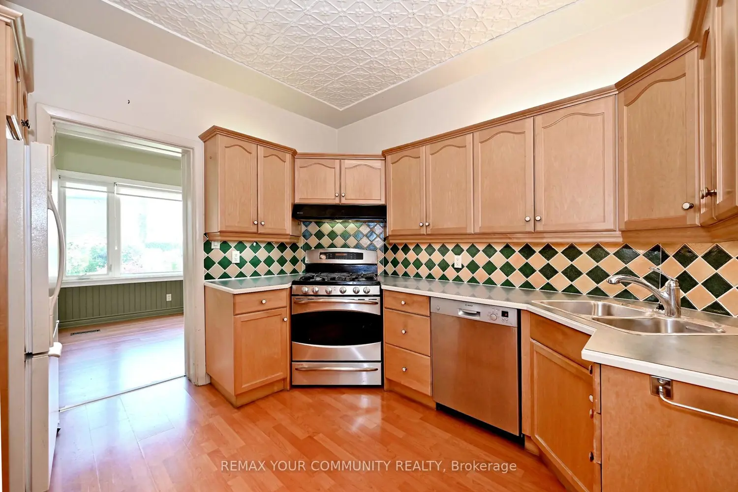 520 Dufferin Street photo 4