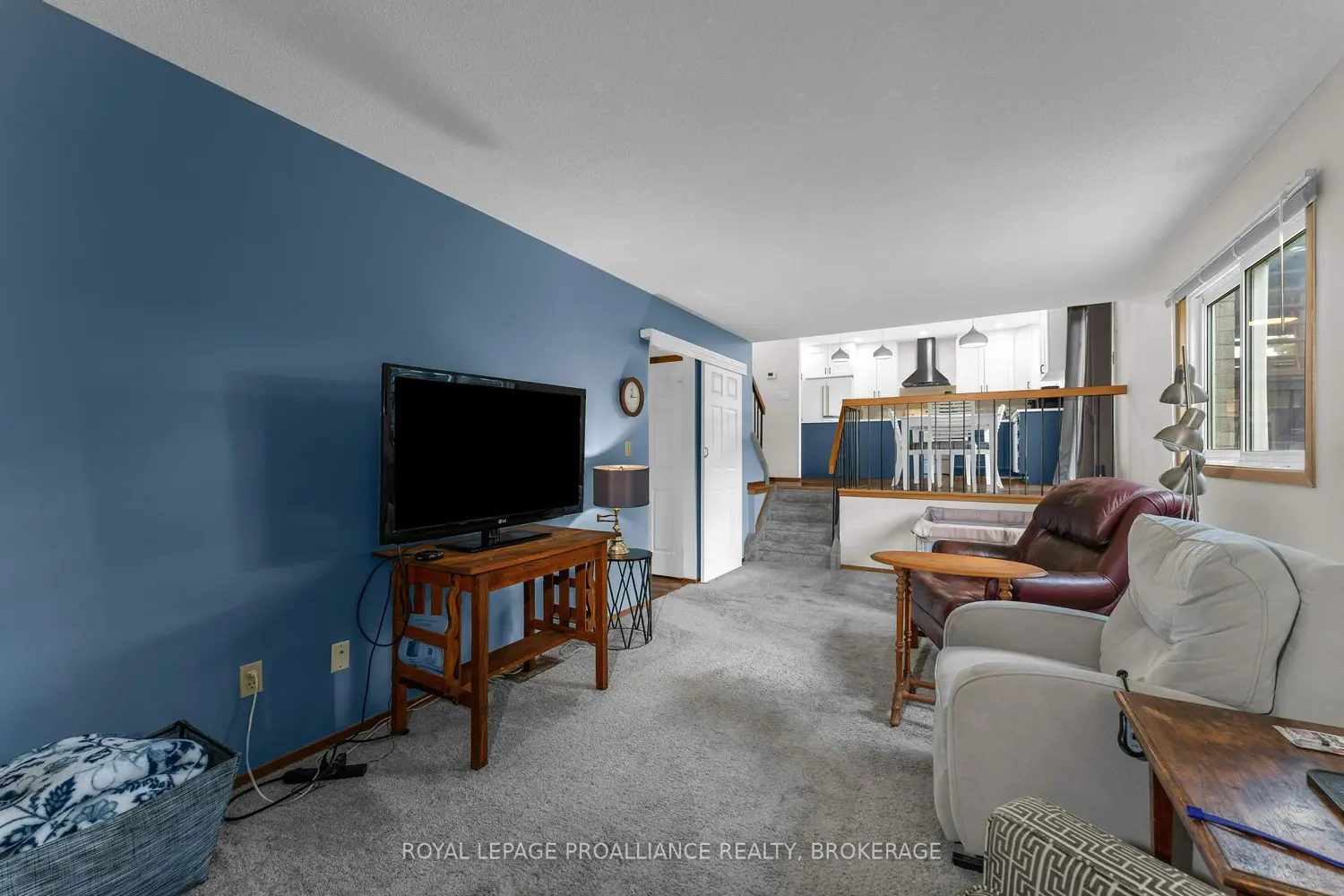 927 Newhall Drive photo 4