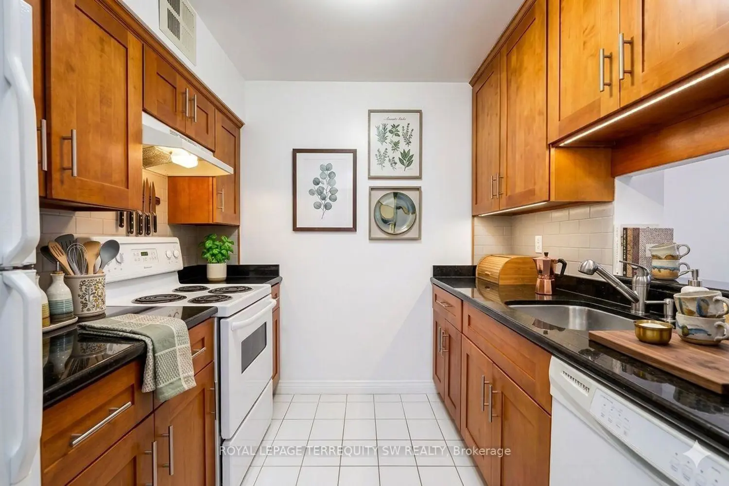 1055 Bay Street 407 photo 4