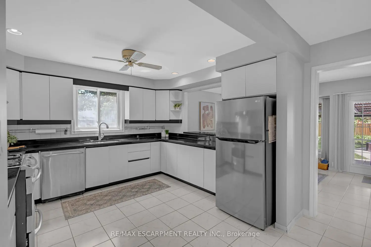 489 Acadia Drive photo 3