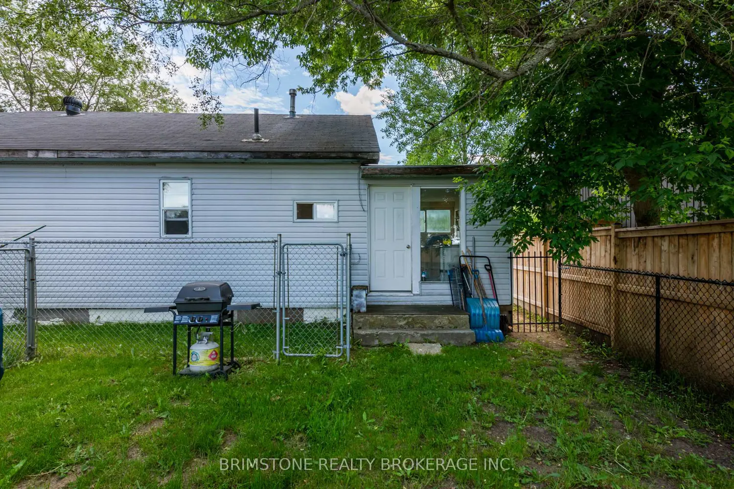 24 Brentwood Road photo 4