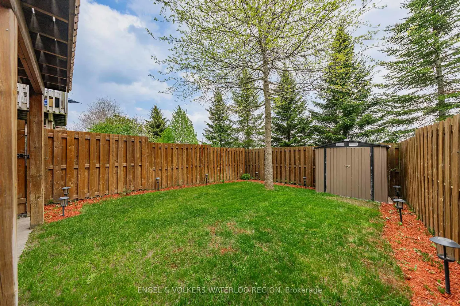 533 Wasaga Crescent photo 3