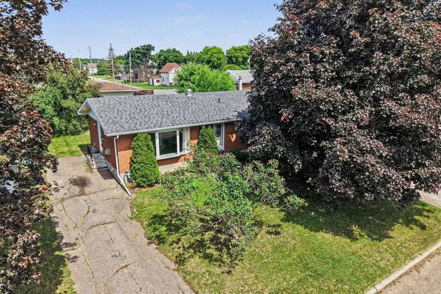 855 Kedrosky Drive photo 2