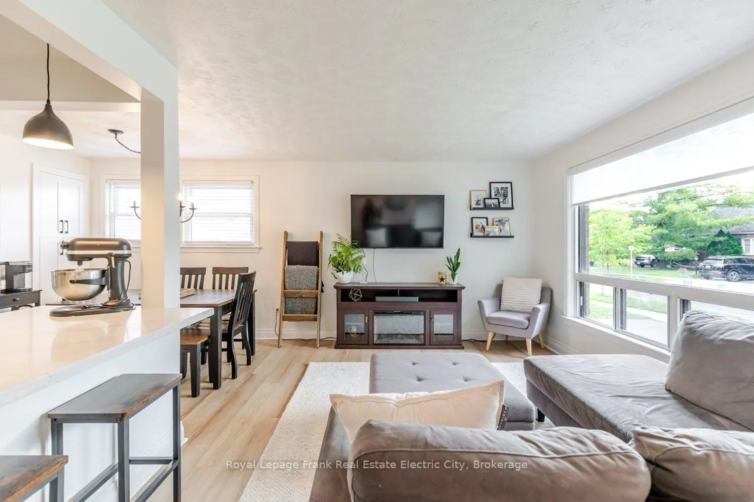 642 Bellaire Street photo 2