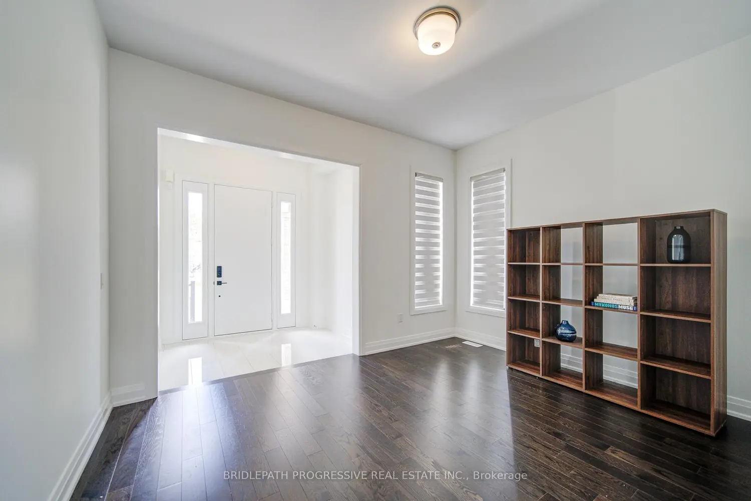 4042 Phoenix Way photo 2