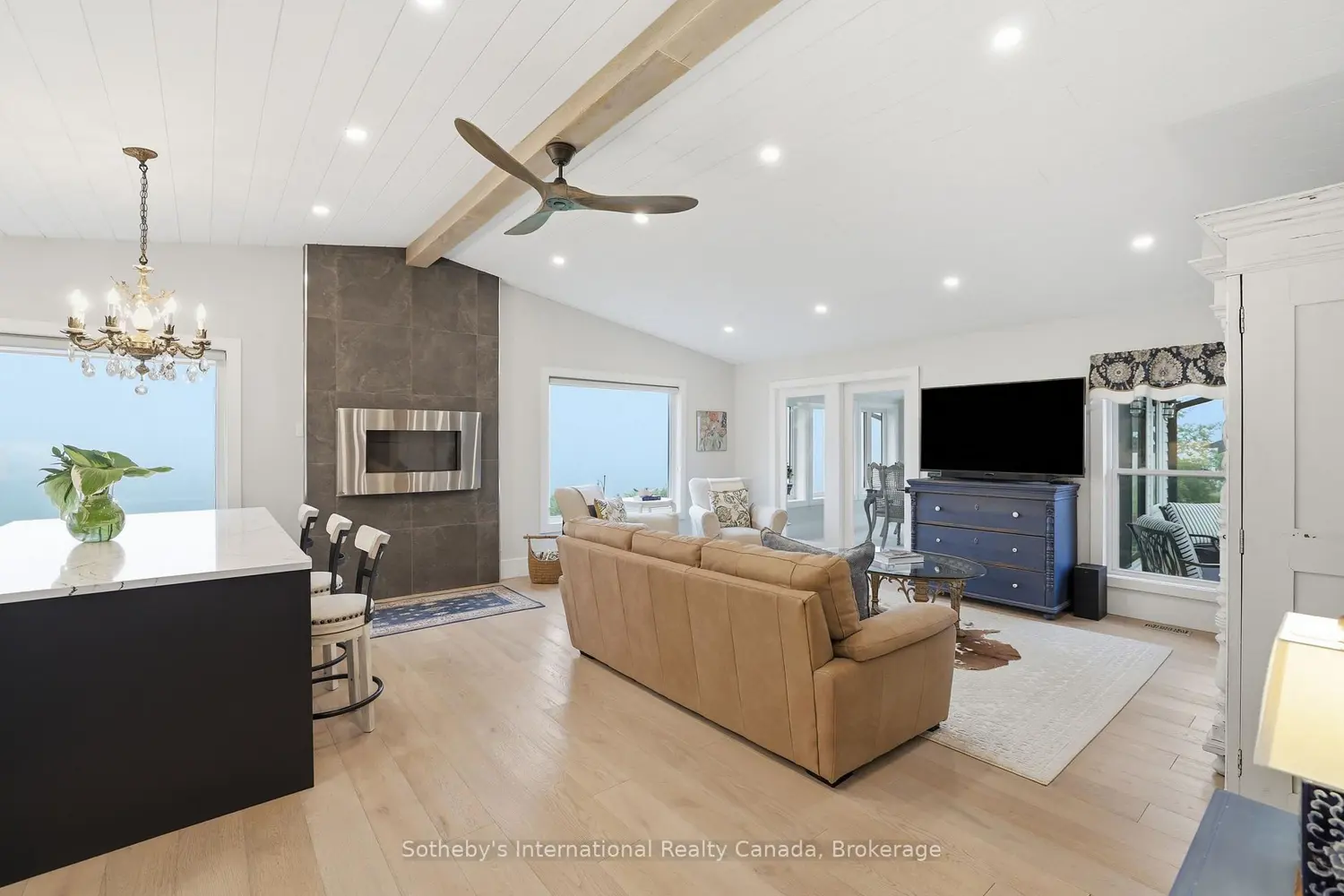 9263 91 County Road photo 2