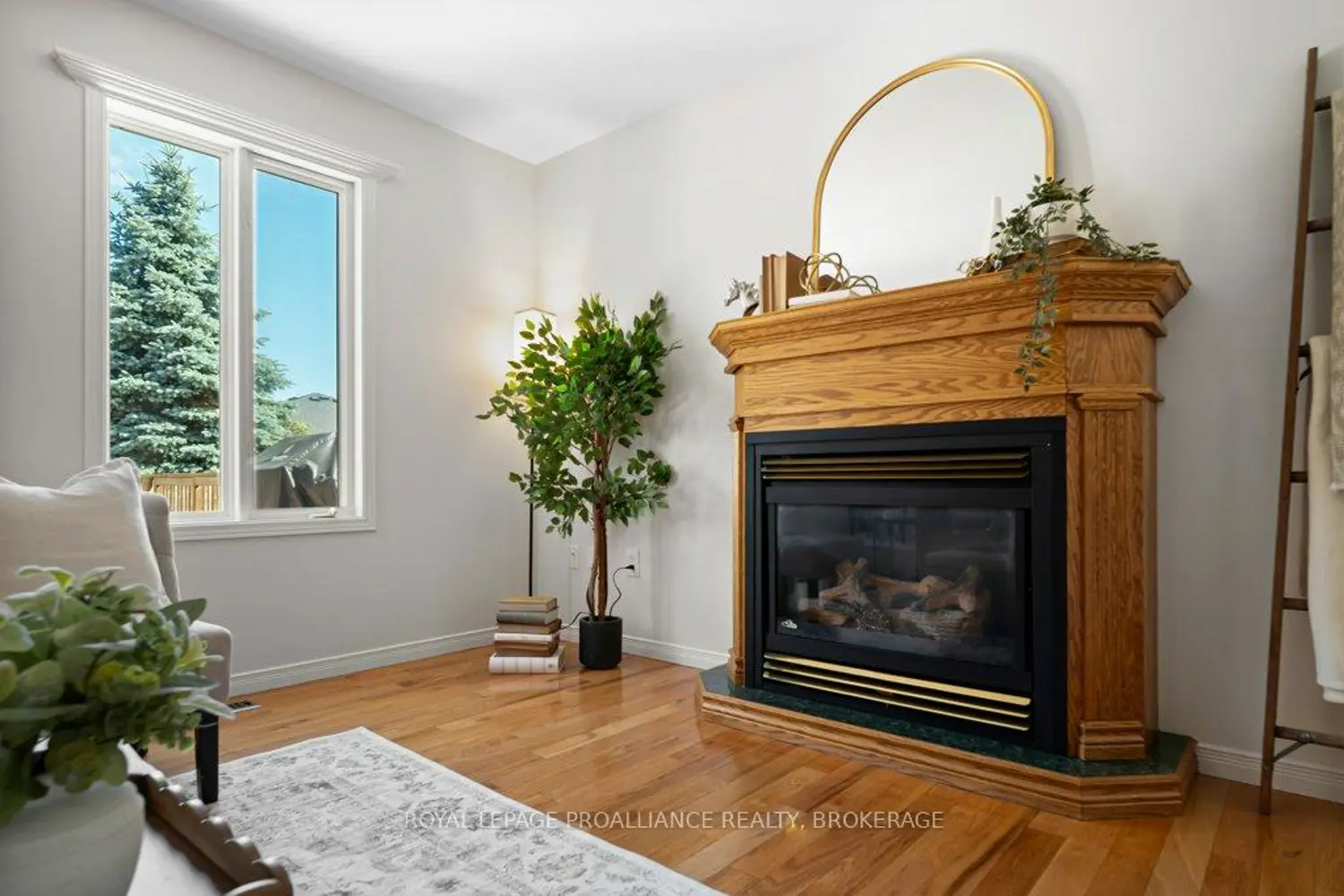 944 Ringstead Street photo 5