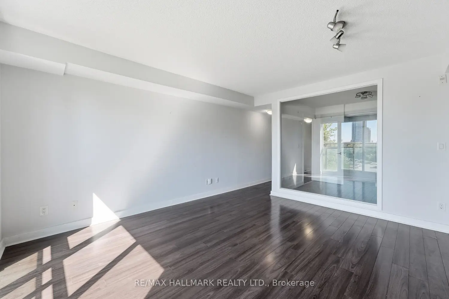 120 Dallimore Circle 417 photo 4