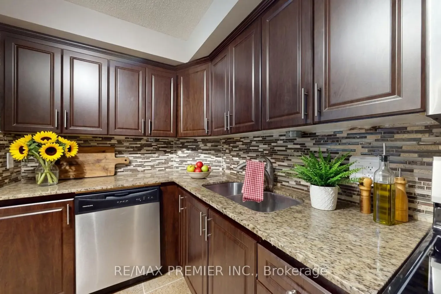 1250 Mississauga Valley Boulevard 51 photo 3
