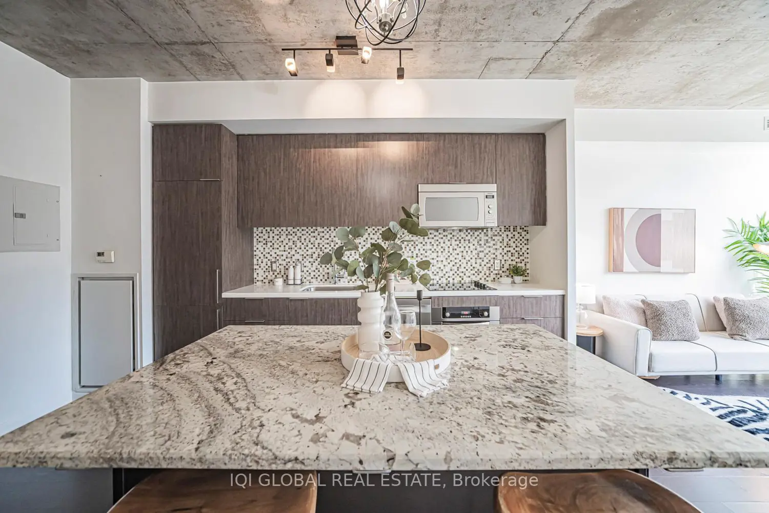 478 King Street 406 photo 3