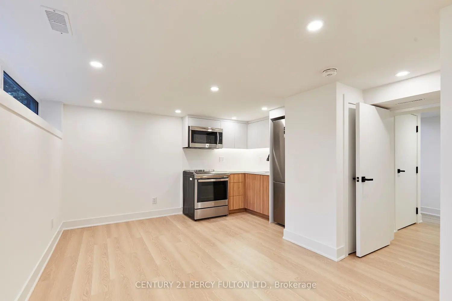56 Broadlands Boulevard photo 5