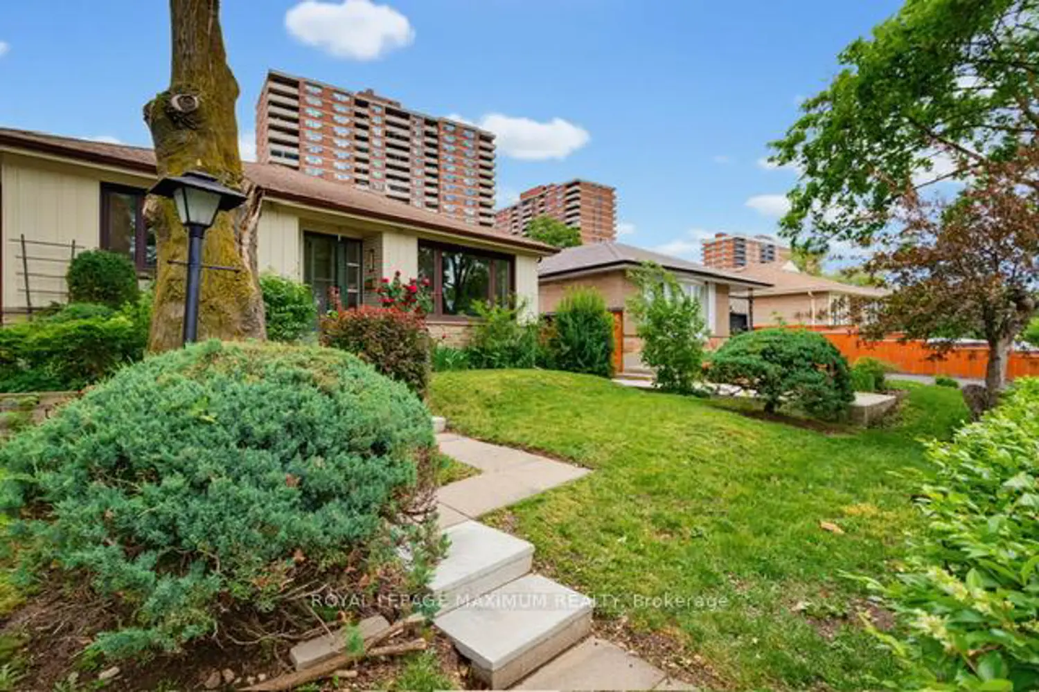 41 Strathavon Drive photo 2