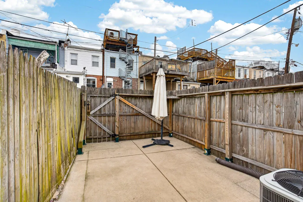 8 N Decker Avenue, Baltimore, MD 21224