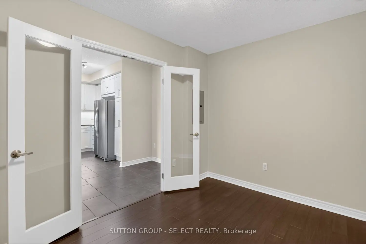 330 Ridout Street 1705 photo 2