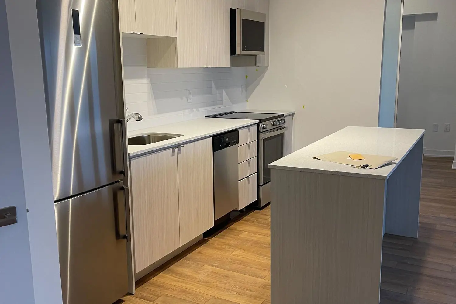 2433 Dufferin Street photo 2