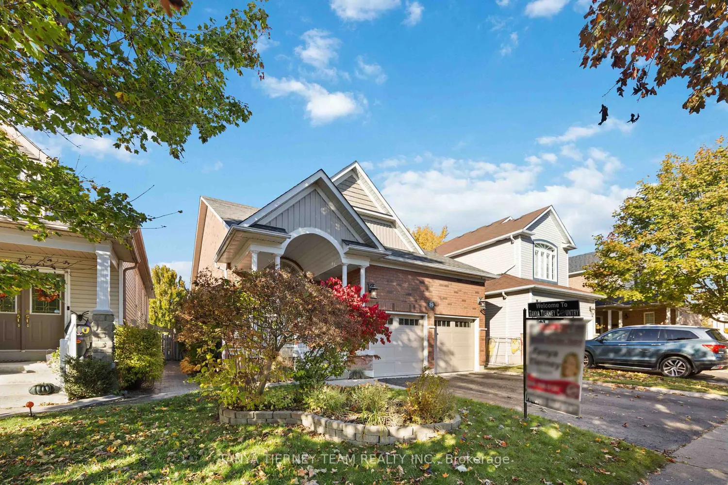16 Cody Avenue photo 2