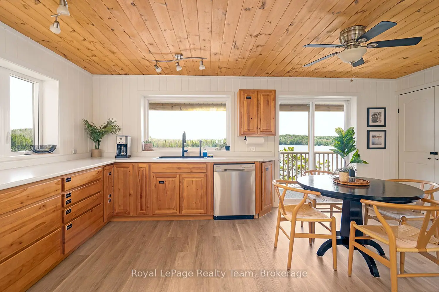 475 Waterfalls Road photo 3