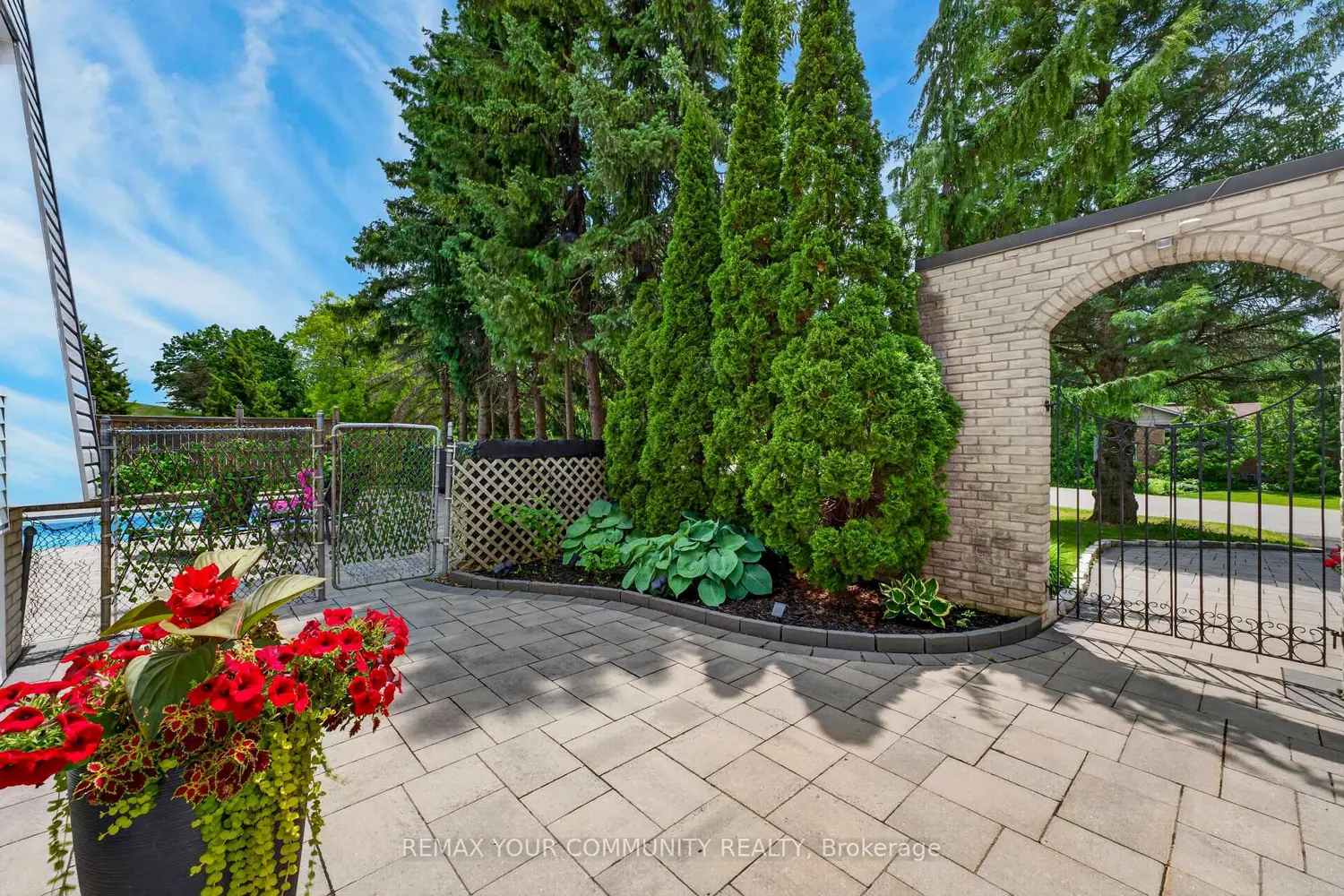 44 Pineridge Drive photo 4
