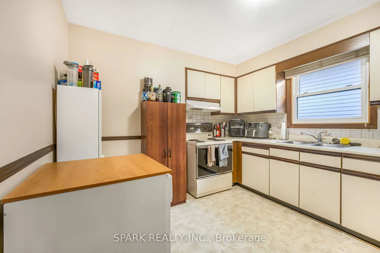 28 Lampman Crescent photo 4