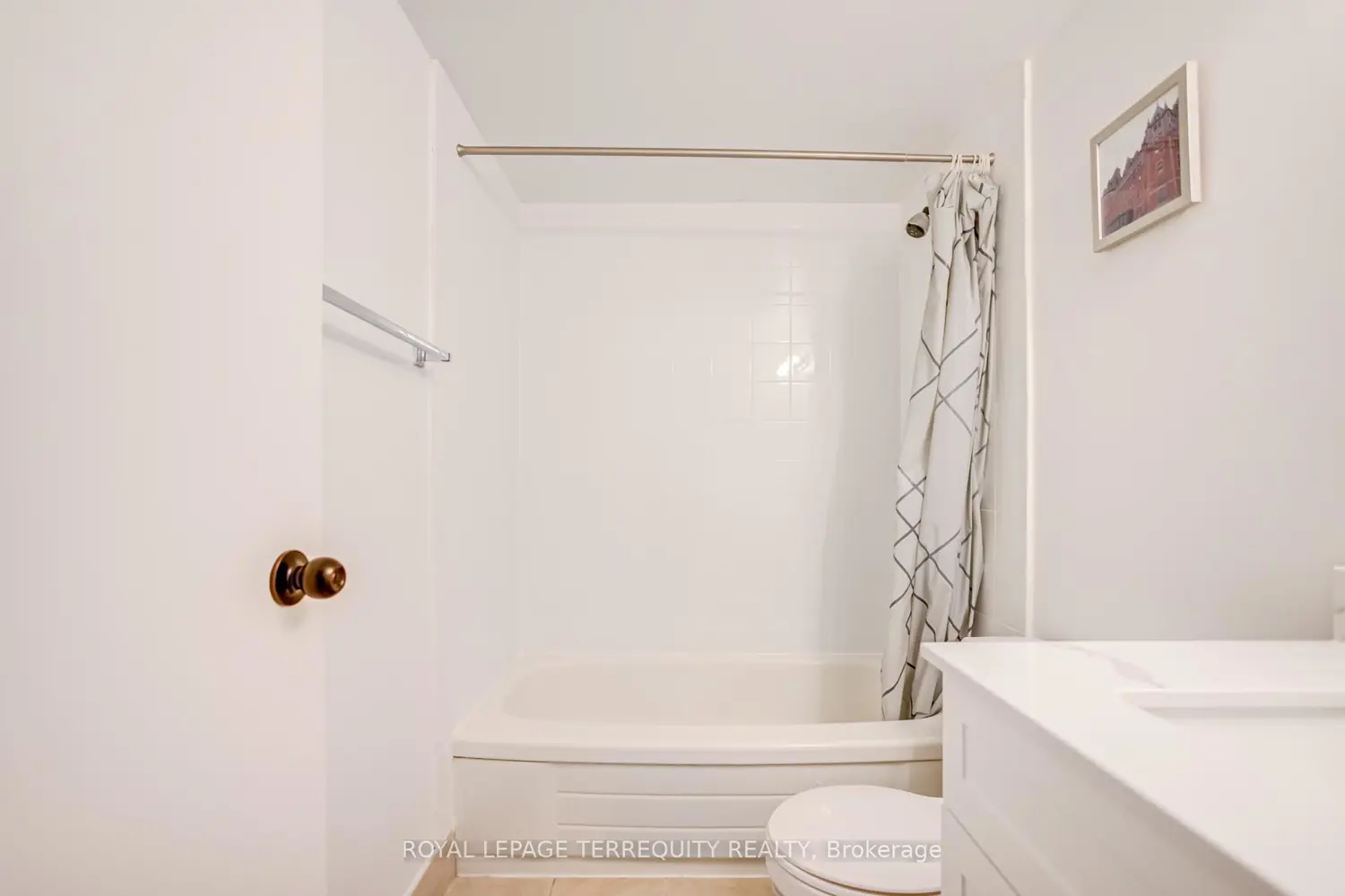 633 Bay Street 2302 photo 3