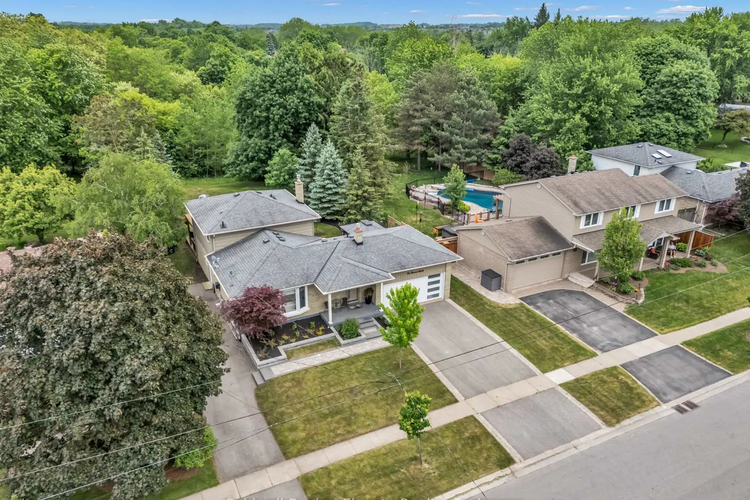 180 Rexway Drive photo 2