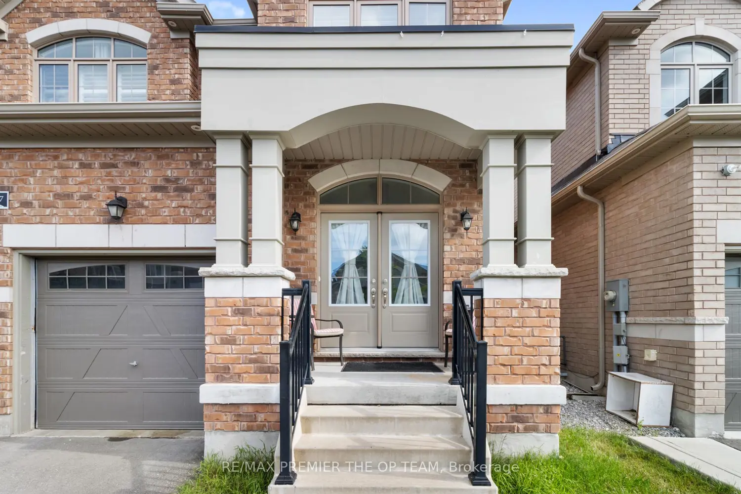 977 Wickham Road photo 3