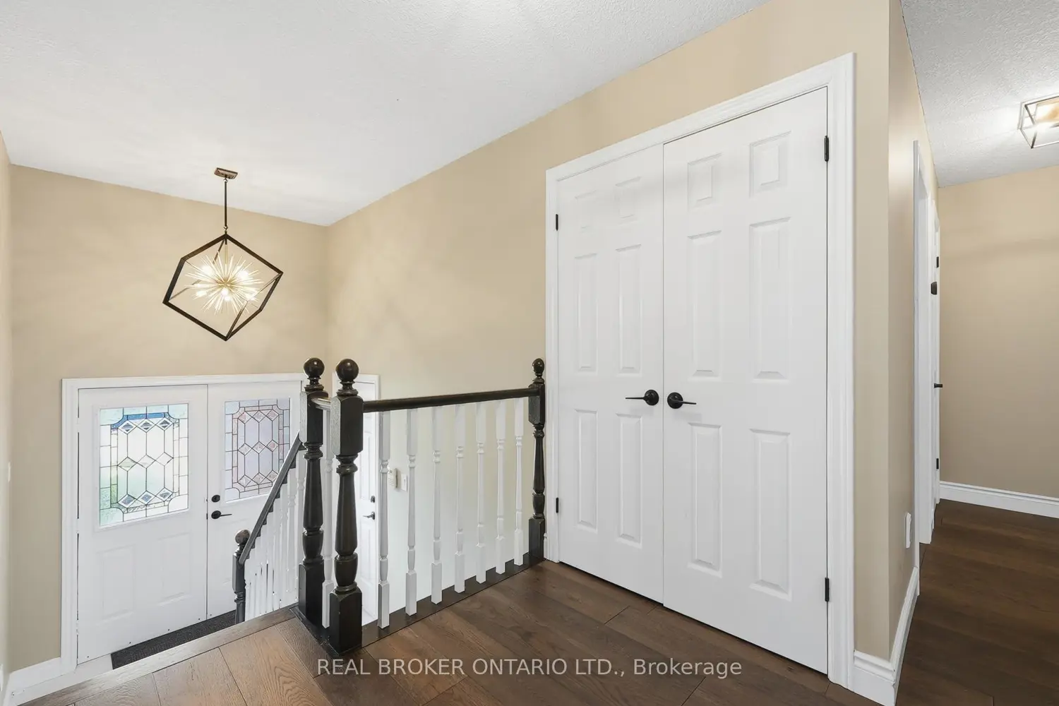 105 Harwood Road photo 4