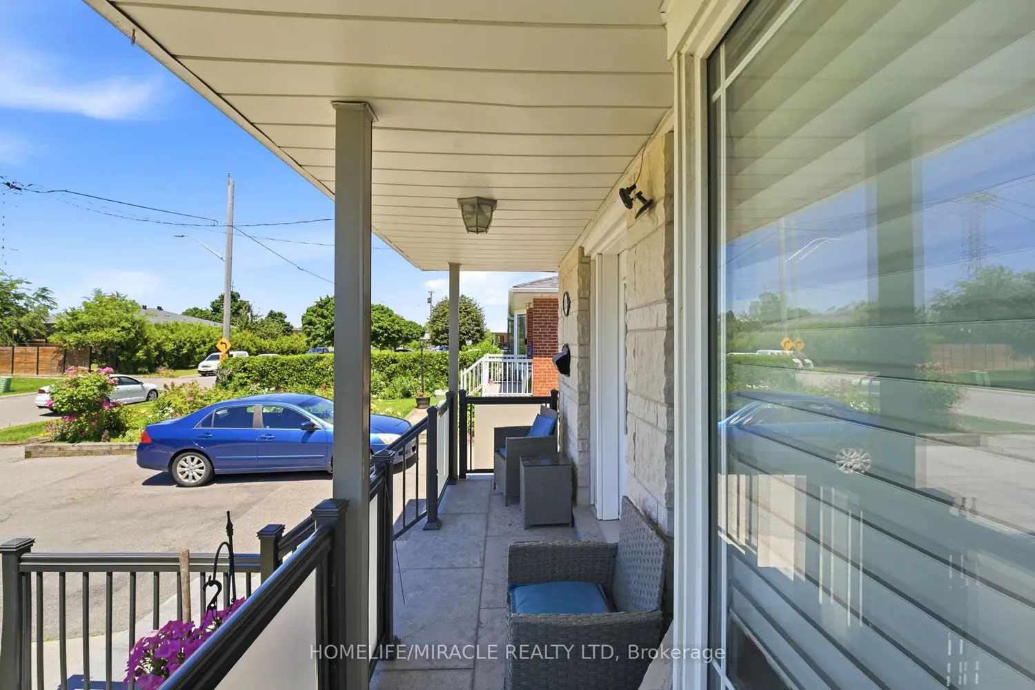 1585 Coram Crescent