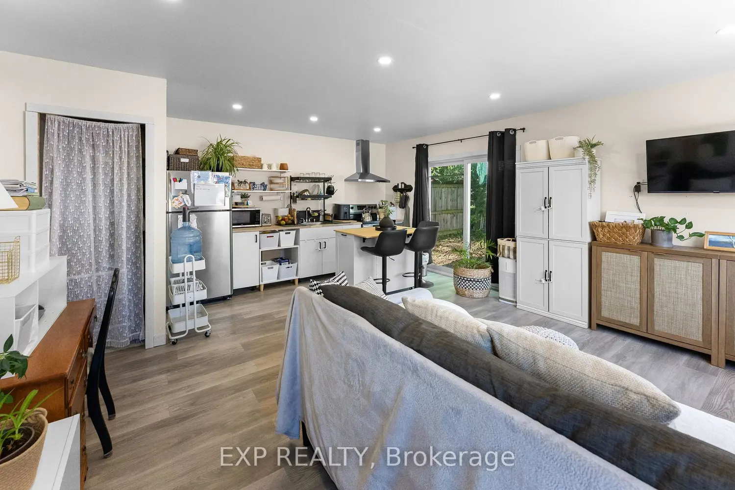 221 Bowen Road photo 5