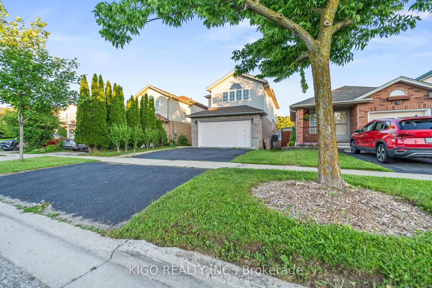 25 Bush Clover Crescent photo 3
